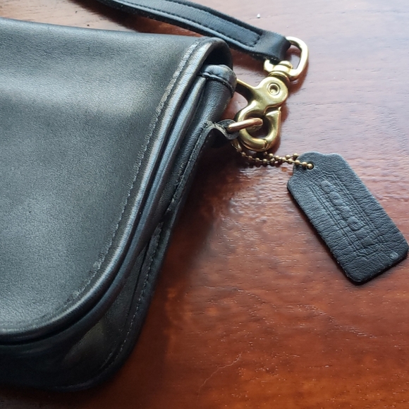 Adorable Coach Crossbody Purse - Picture 3 of 7